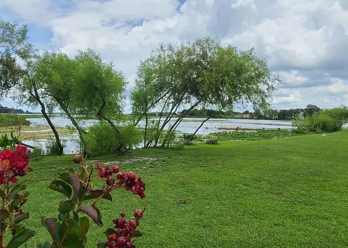 Paramount Lakeside Inn & Suites